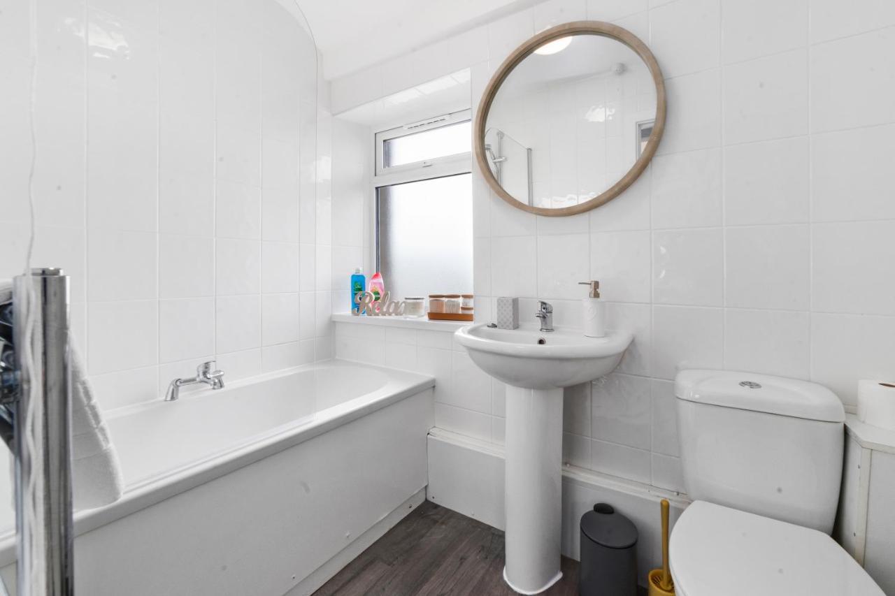 Village Cwtch Whitchurch 2 Bedroom Apartment Cardiff Esterno foto